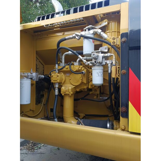 2020 Caterpillar 330D-44265277