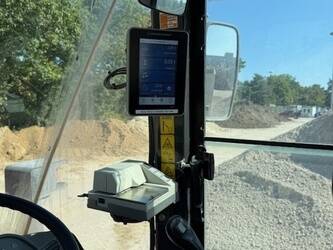 2019-hitachi-zw220-6-44272184