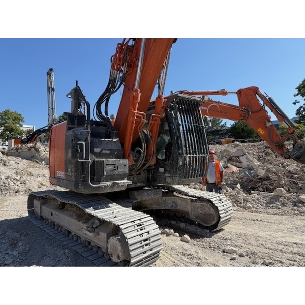 2019 هيتاشى ZX225USLC-5B-44272189