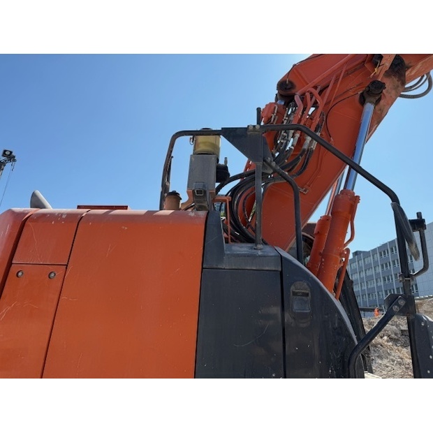 2019 هيتاشى ZX225USLC-5B-44272191