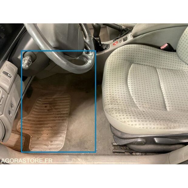 2003 Renault Laguna-44279195