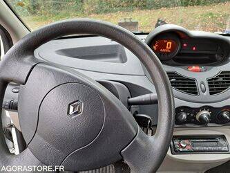 2008-renault-twingo-1394059-44279644