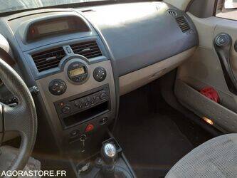 2008-renault-megane-1394066-44279753