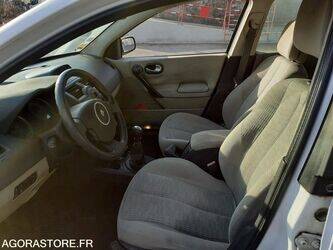 2008-renault-megane-1394066-44279760