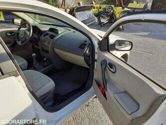 2008-renault-megane-1394066-44279761