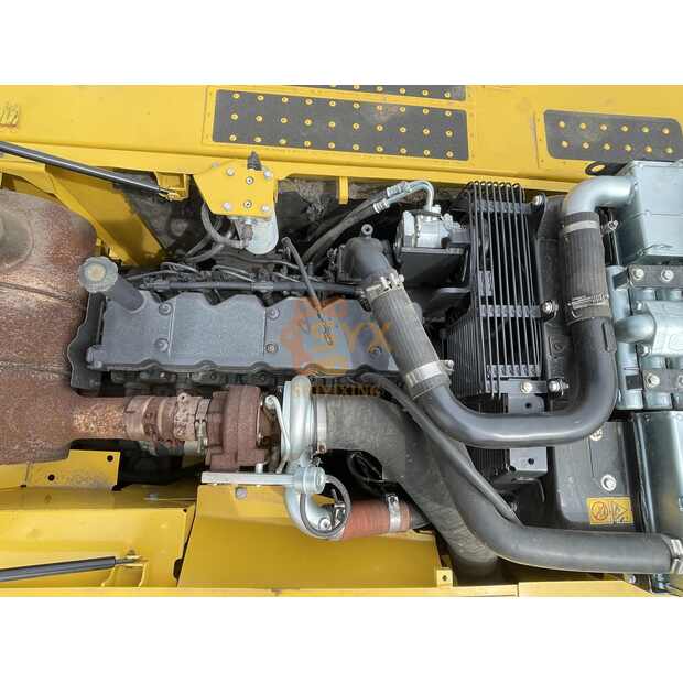 2023 Komatsu PC240LC-8-44282357