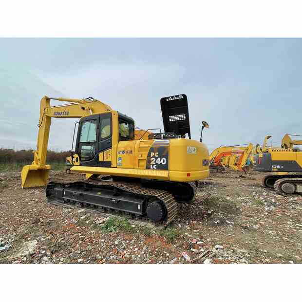 2023 Komatsu PC240LC-8-44282363