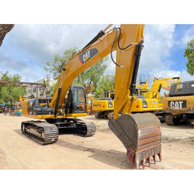 2023 Caterpillar 320D-44282577