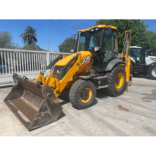 2017 جيه سي بي 3cx-44282661