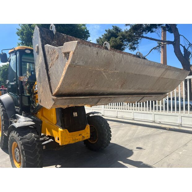 2017 جيه سي بي 3cx-44282662