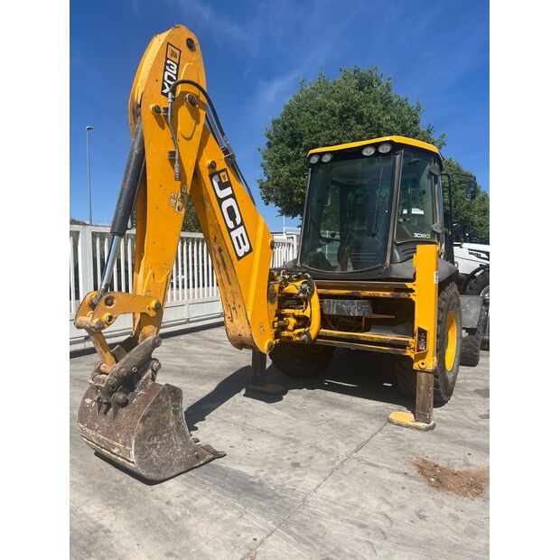 2017 جيه سي بي 3cx-44282663