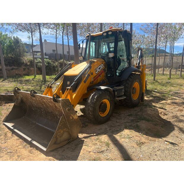 2017 جيه سي بي 3cx-44282665