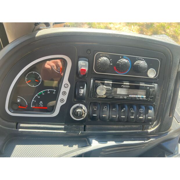 2017 جيه سي بي 3cx-44282666