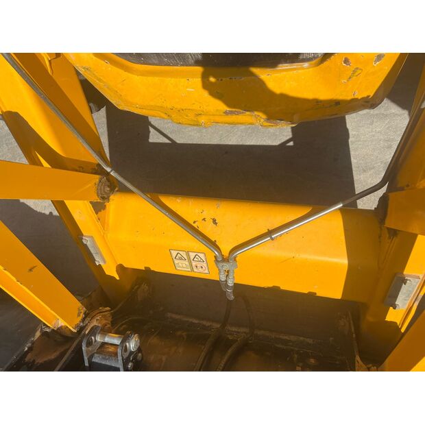 2017 جيه سي بي 3cx-44282667