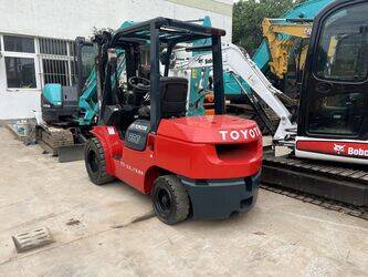 2022-toyota-fd35-44282898