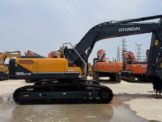 صورة ل حفارات مجنزرة 2024 هيونداي 305LC-9T