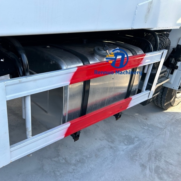 2023 شاكمان F2000-44282940