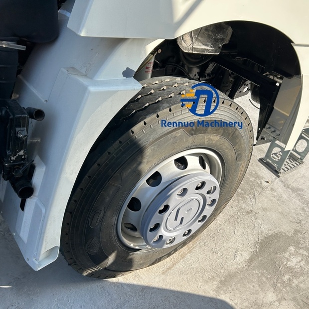 2023 شاكمان F2000-44282941