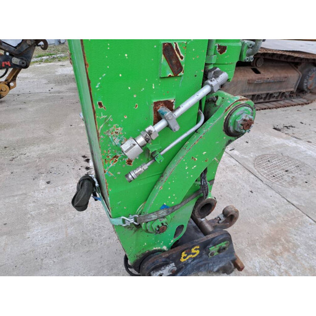 2013 سينيبوجين 825D-44283167