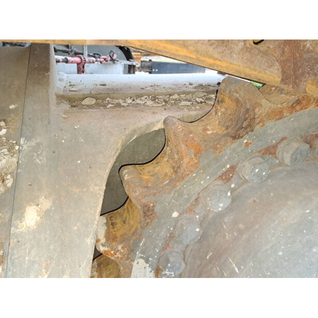 2013 سينيبوجين 825D-44283176