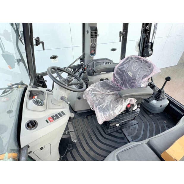 2025 CASE 570SV-44283286