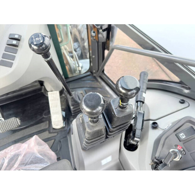 2025 CASE 570SV-44283309