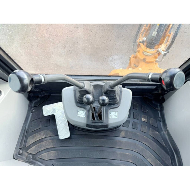 2025 CASE 570SV-44283311