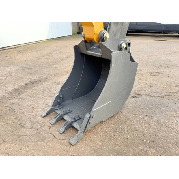 2025 CASE 570SV-44283319