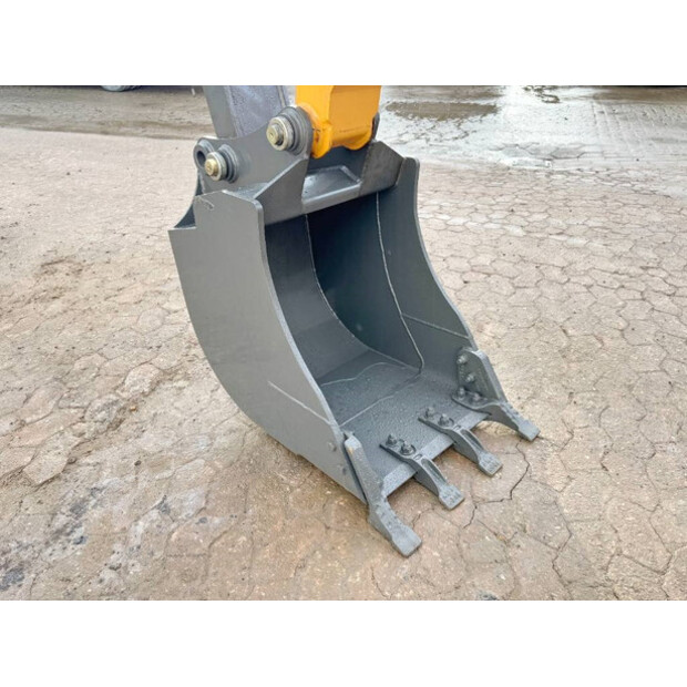 2025 CASE 570SV-44283320