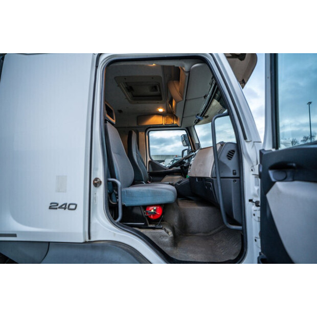 2012 فولفو FL 240-44283711