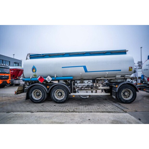 2002 ماجيار Citerne-44283746