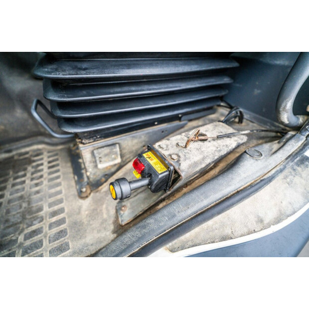 2011 فولفو FMX 420-44283879