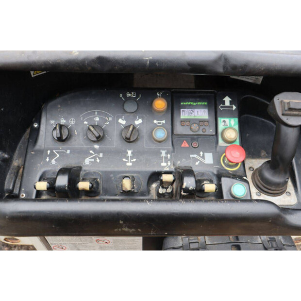 2016 NIFTY HR28-44284182