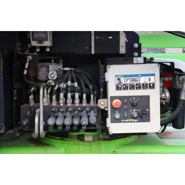 2015 NIFTY HR28DE-44284446