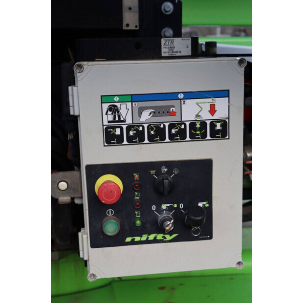 2015 NIFTY HR28DE-44284448