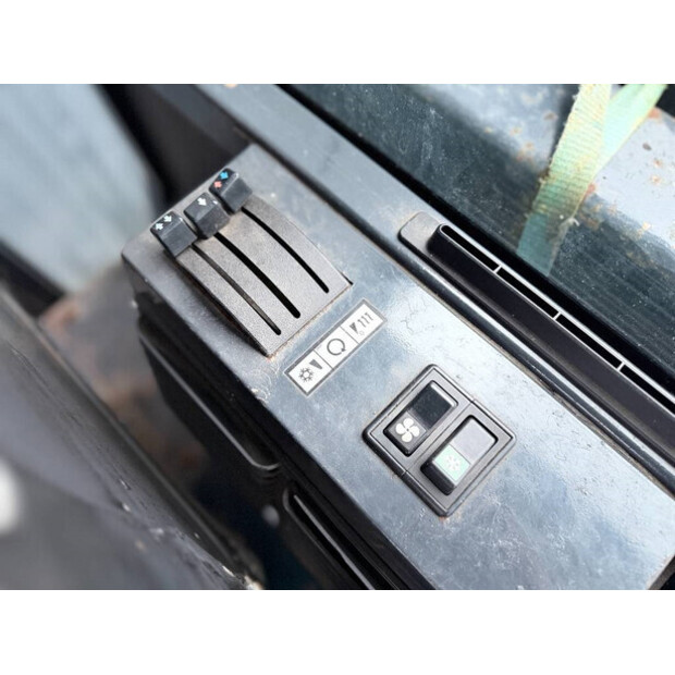 2005 بوماج BW24R-44284795