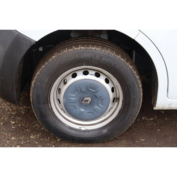 2016 رينو Master-44285844