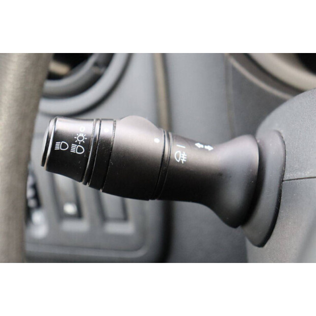 2016 رينو Master-44285866