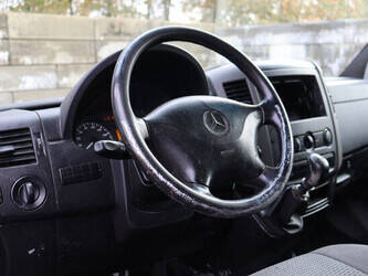 2011-mercedes-benz-sprinter-1394231-44285982