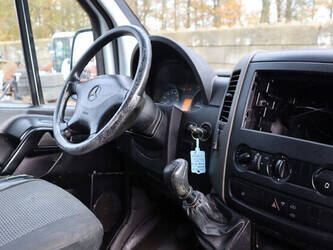 2011-mercedes-benz-sprinter-1394231-44286002