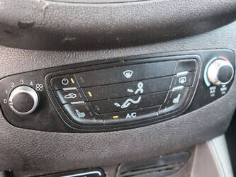 ford-transit-courier-1394258-44286668