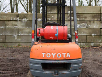 toyota-02-6fg-30-44287494