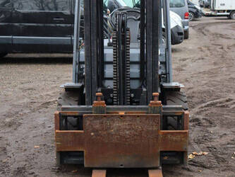 2016-toyota-02-8fgjf35-44287695