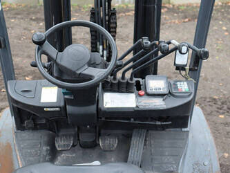 2016-toyota-02-8fgjf35-44287710