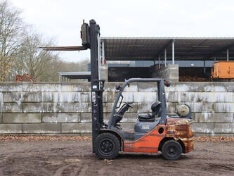 2016-toyota-02-8fgjf35-44287729