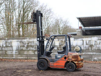 2016-toyota-02-8fgjf35-44287730