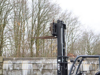 2016-toyota-02-8fgjf35-44287731