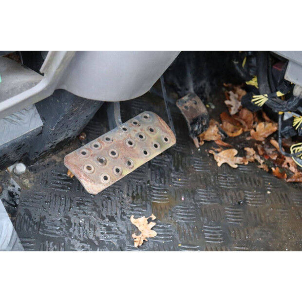 2004 جيه سي بي OTHERS-44288128