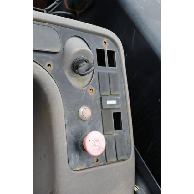 2004 جيه سي بي OTHERS-44288132