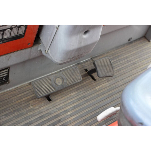 2003 BT CBE 2.5 AC-44288293